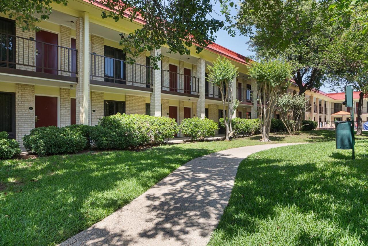 Red Roof Inn Plus+ Dallas - Addison Exteriér fotografie